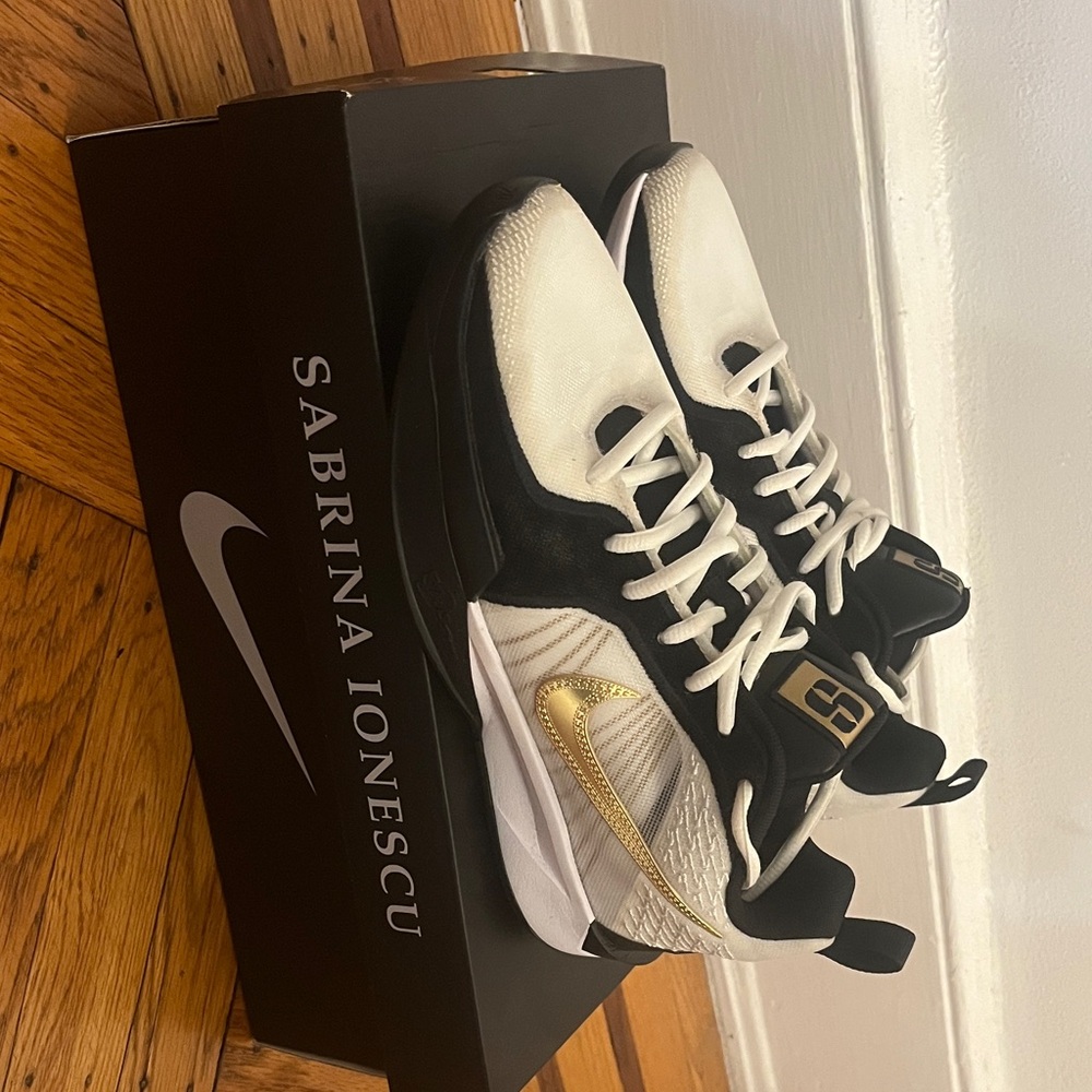 Nike Sabrina Ionescu 2 (basketball shoes) Black, white and gold